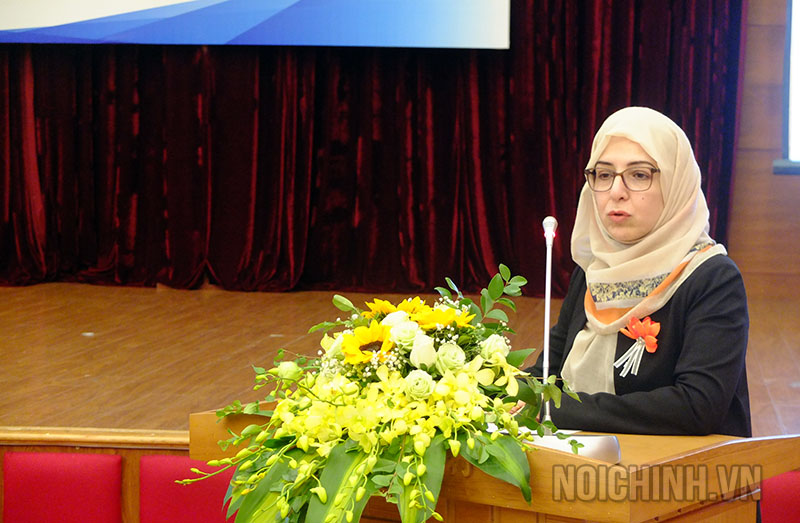 Bà Sitara Syed - Phó Trưởng đại diện thường trú Chương trình phát triển của Liên hợp quốc tại Việt Nam phát biểu tại Hội thảo