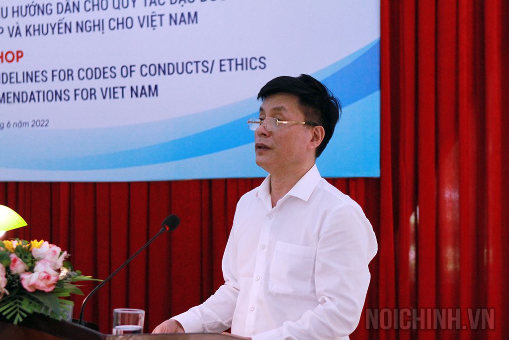 Đồng chí Trần Quốc Việt - Tổng Biên tập Tạp chí Tòa án nhân dân - Tòa án nhân dân tối cao tham luận tại Hội nghị